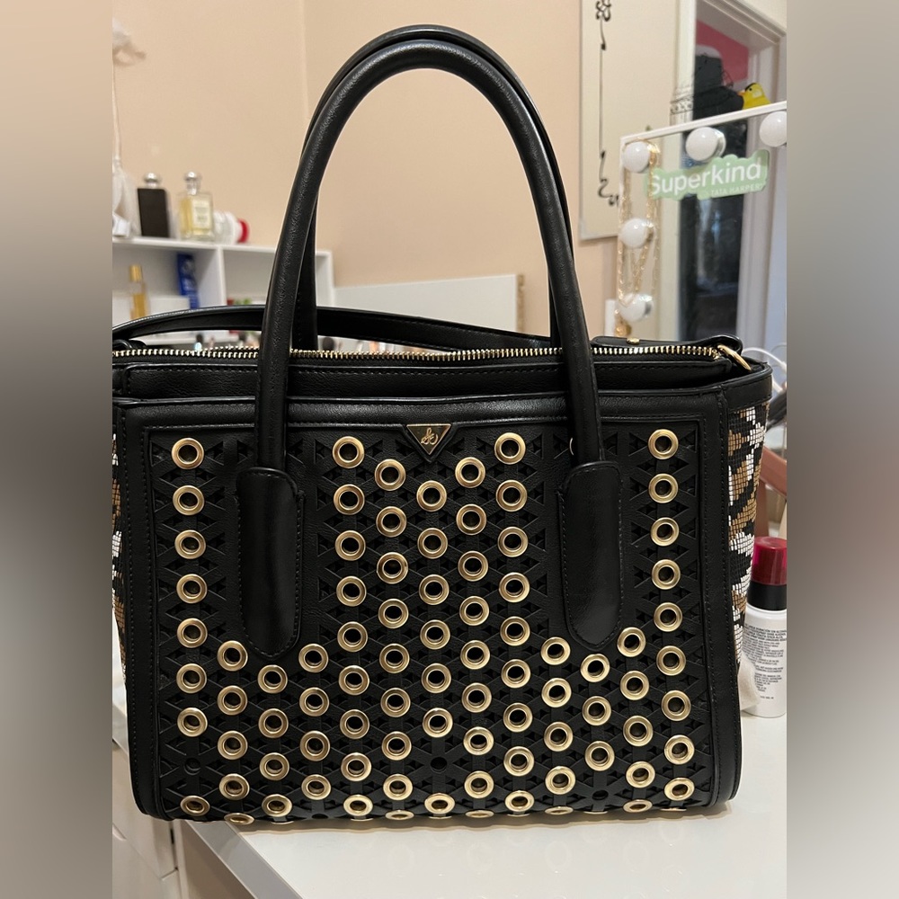 SAM EDELMAN Ashton Grommet Handbag Modern In black leather.